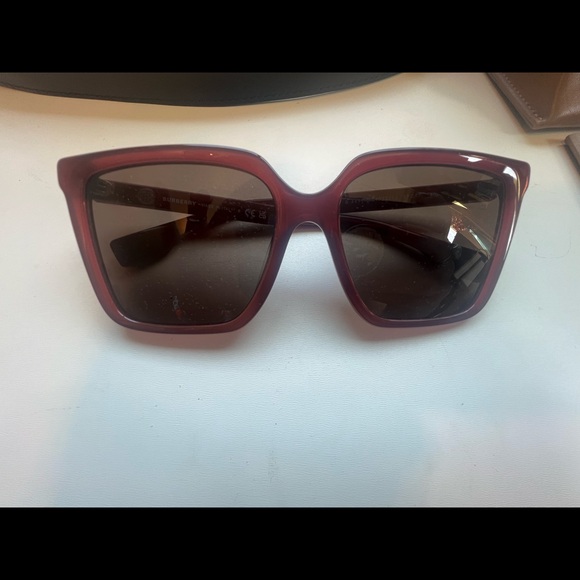 NIB Bordeaux Burberry Sunglasses - Picture 2 of 4